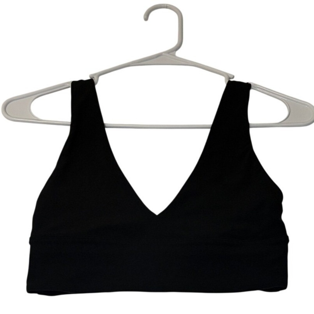 Lululemon Align V-Neck Bra A/B Cup Black Nulu Light Support Size 4 LW2DPNS